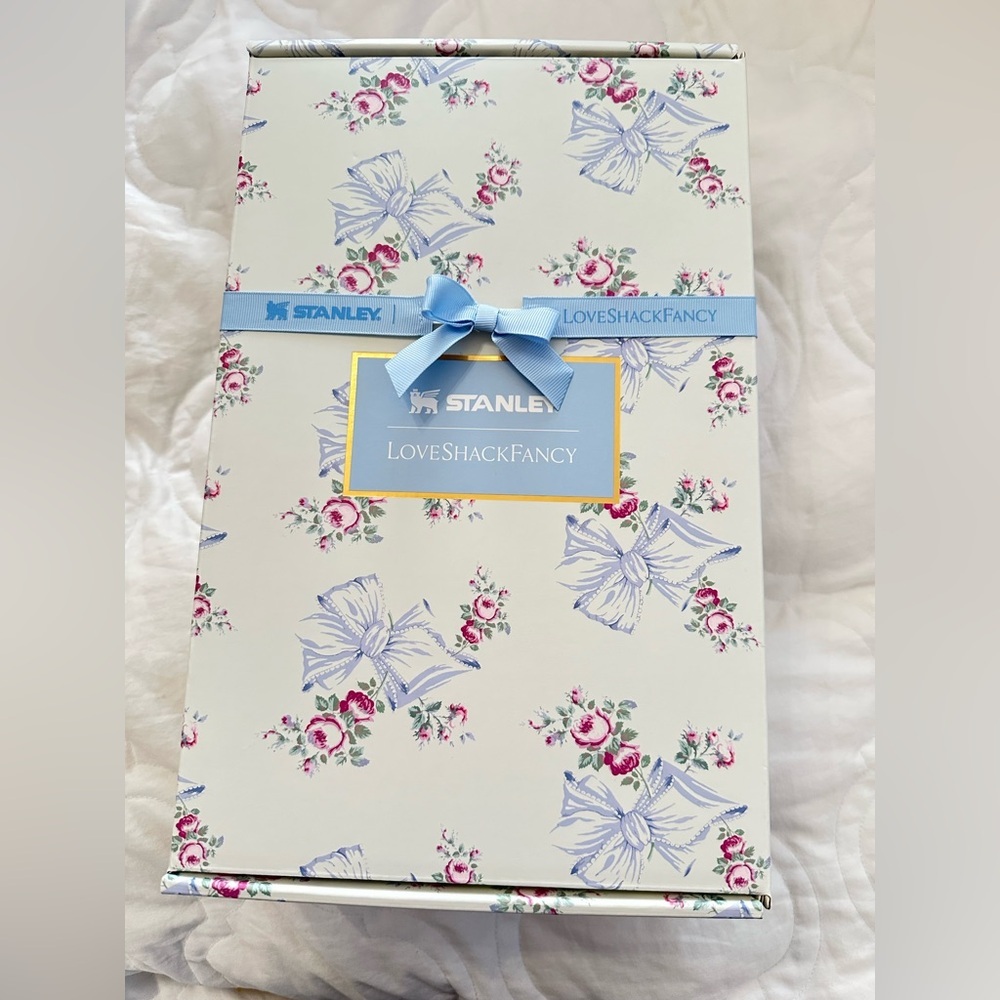 🎀 LoveShackFancy x Stanley 20oz Quencher Rosa Beaux BLUE new - Picture 2 of 5